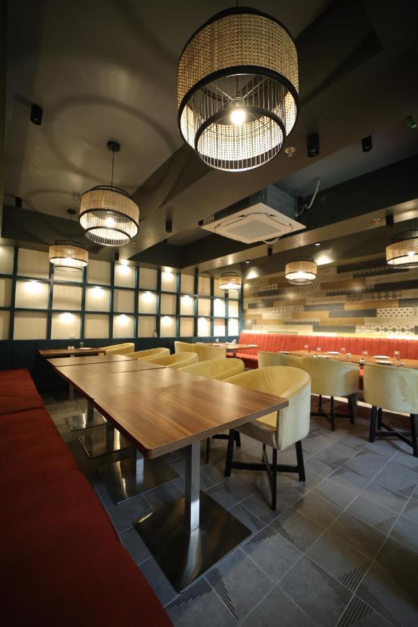 Hotel Marigold Bhubaneswar Esterno foto